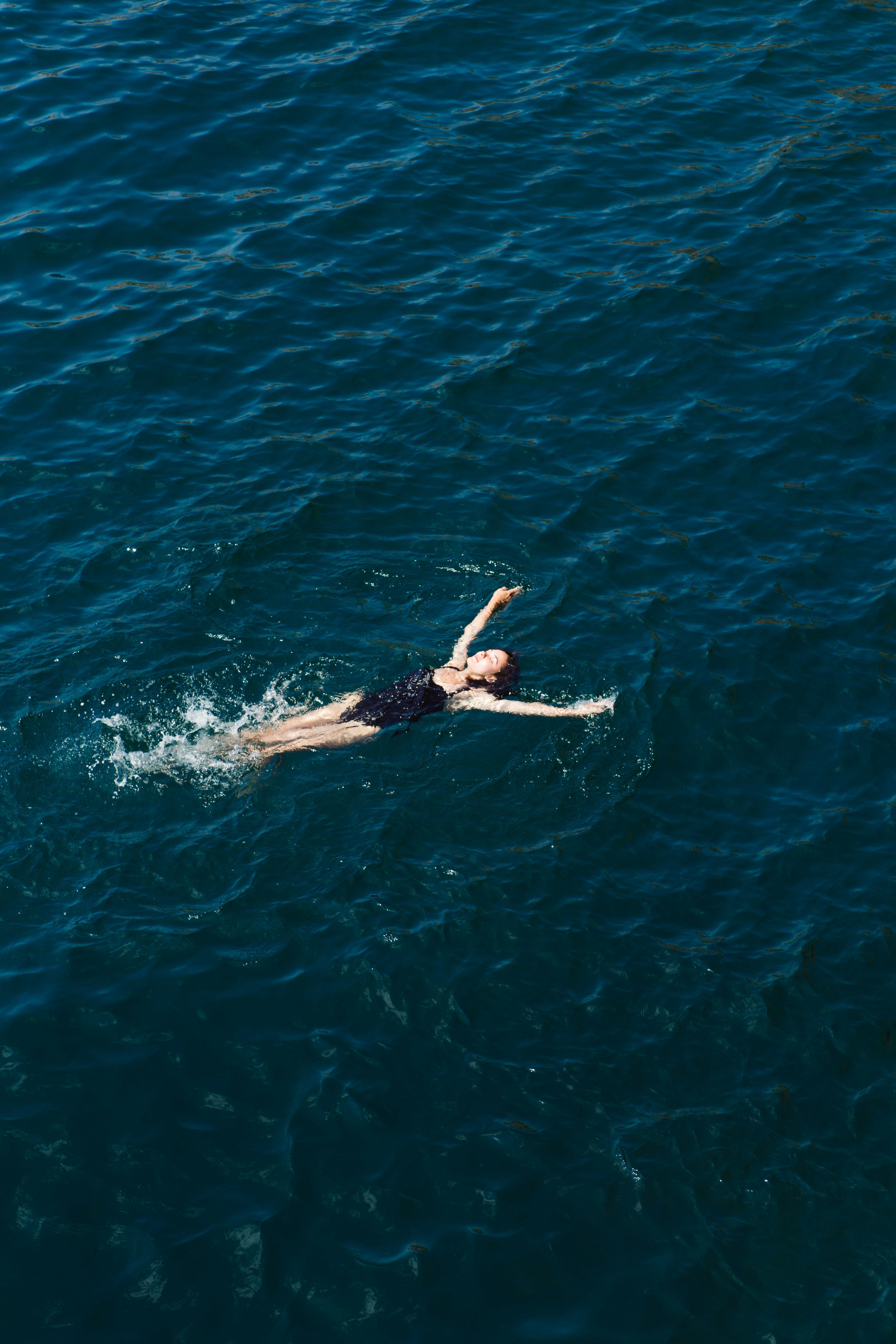 Il Segreto dei Gioielli in Acciaio: sono a prova di tuffo!