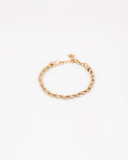 Bracciale Ester inquadrato dall'alto e posizionato chiuso su sfondo bianco. È realizzato in acciaio inossidabile color oro ed ha una lavorazione classica a torchon e chiusura a moschettone. È di lunghezza regolabile, anallergico e resistente all'acqua.