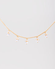 Collana Stefania in acciaio inossidabile color oro e pendenti a forma di cuore in strass. Dalla catenina pendono 5 cuoricini luminosi, sormontati a loro volta da un piccolo brillantino.